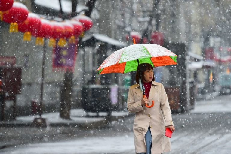 A weekend of fire and ice: China’s east hit by snow blizzards and record heat