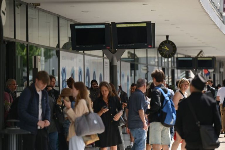 Part of southern France suffers power cut with Cannes festival also impacted