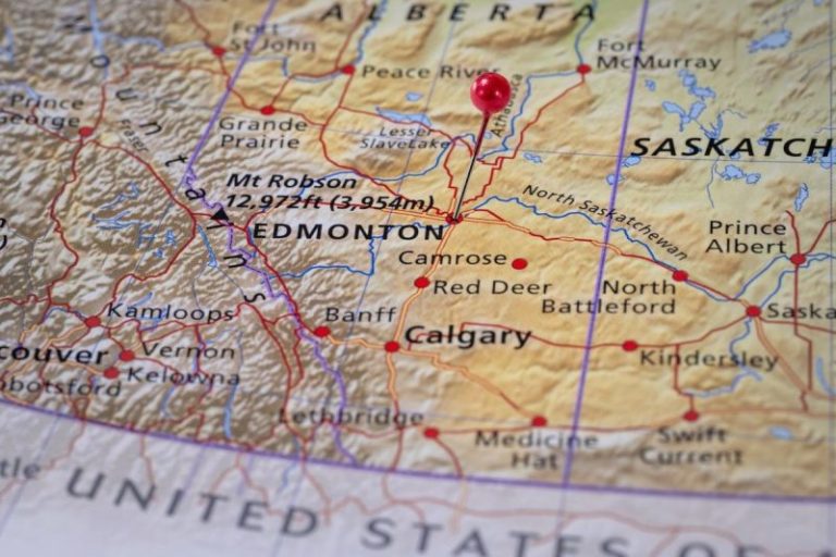 Canada-Alberta Pact: Boosting Oil Exports and Clean Energy